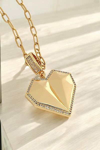 Çlk Accessories قلادة على شكل قلب من الفولاذ المحفور بحجر الراين