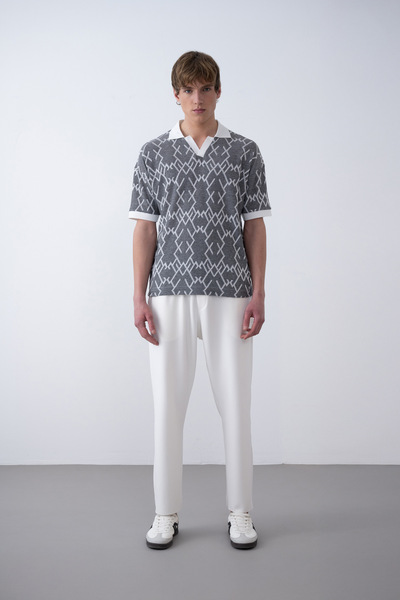 İLKCET MODA Ανδρικό μπλουζάκι με μοτίβο V λαιμόκοψη