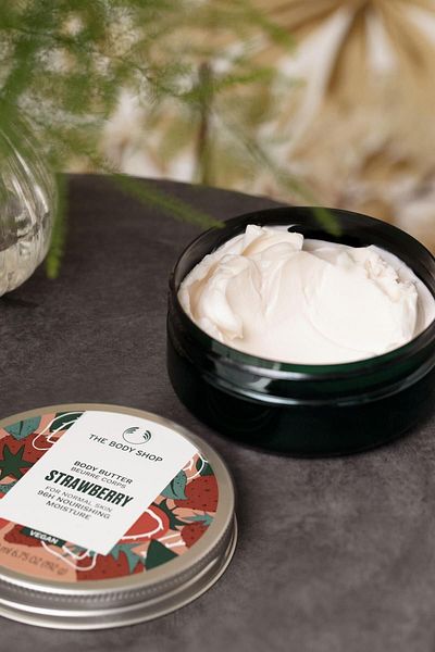 THE BODY SHOP Unt de corp, căpșuni, 200 ml