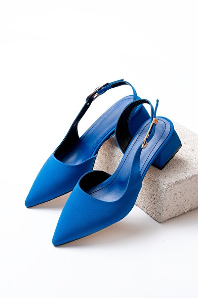 DURUNUN BUTİĞİ حذاء Duara Saks من الساتان غير اللامع بإبزيم جانبي (ارتفاع الك...