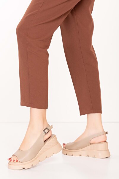 Gondol Kadın Hakiki Deri Klasik Dolgu Topuklu Sandalet Ez.2006