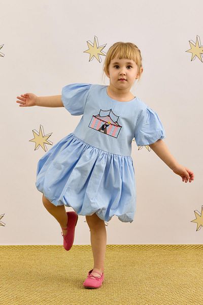 Fahhar Kids Rochie cu balon cu detalii albastre, susținută de broderie