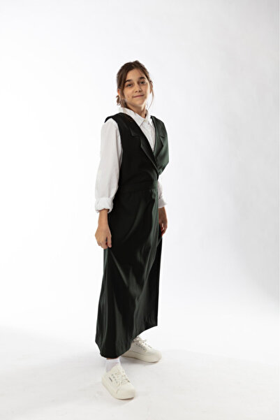 outline زي مدرسي متوسط الحجم باللون الأخضر الزيتوني مع طوق مميز