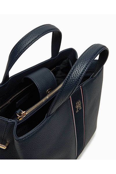 Tommy Hilfiger حقيبة كمبيوتر محمول وحقيبة كمبيوتر محمول باللون الأزرق للنساء بنمط حصاة مع إغلاق مغناطيسي وتفاصيل شريطية AW0AW16873-DW6