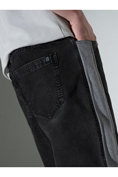 Hubberholme By Styli Mid Rise Relaxed Fit Jeans with Side Panel