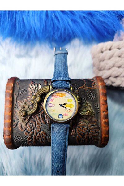 emrestore Vintage Tarzda Renkli İngilizce Yazılı Saat – Kot Kordonlu Unisex M...