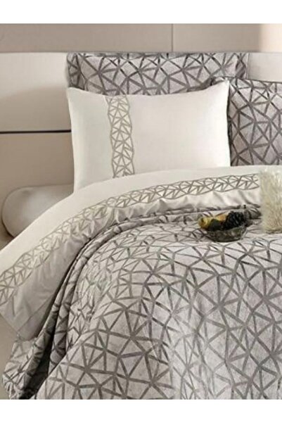 Güzide Eliz Mink Dowry Set on the Hand