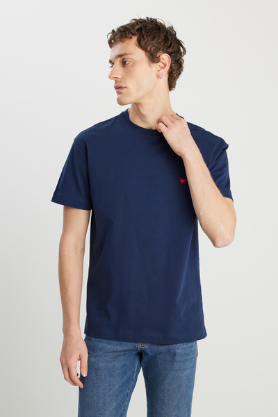 WRANGLER 100% памучна тениска с широк крой, кръгло деколте и минималистично л...