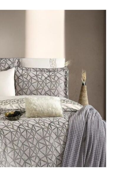 Güzide Eliz Mink Dowry Set on the Hand