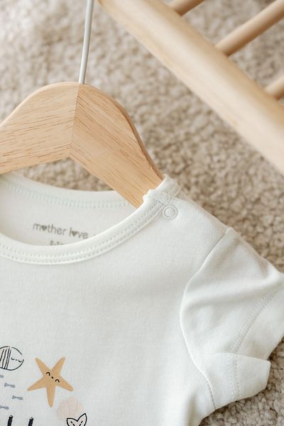 Mother Love Bamboo Fabric Minimal Patterned Short Sleeve Body