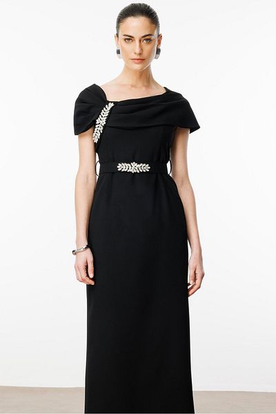 Moda İlgi Rochie neagră - Accesoriu Modailgi Detaliat Calculat