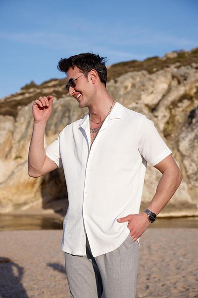 Pobudo Men's White Color Twist Pattern Short Sleeve Shirt