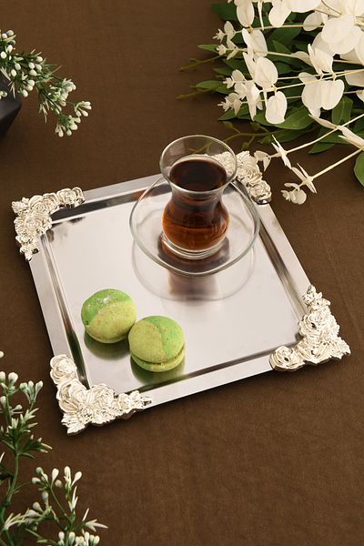 AKSESUAR EVRENİ Alvio Stainless Square 4 Corner Silver Flower Detailed Presentation Tray Silver 1 Piece