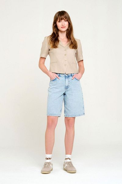 Pantamo Jeans شورت جينز نسائي باللون الأزرق الفاتح