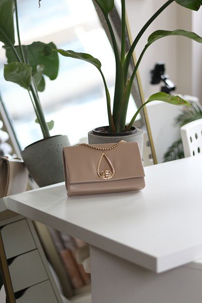 Moom Bag Γυναικεία τσάντα ώμου Nude Drop με αξεσουάρ