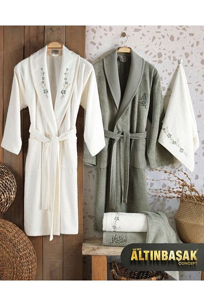Altınbaşak 3D Embroidered Premium Bamboo Family Bathrobe Set (40% Bamboo Fiber Included)