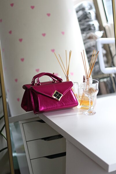 Moom Bag Women's Fuchsia Shiny Textured Black Square Evening Dress Bag with Gold Accessory Detail