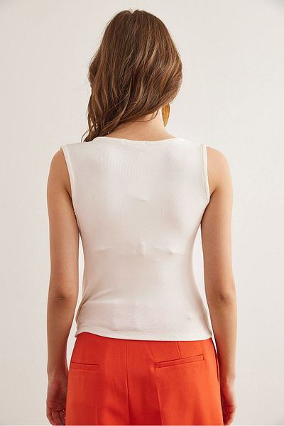 Olalook Ecru drapierte, detaillierte Soft-Touch-Bluse für Damen BLZ- 19002886