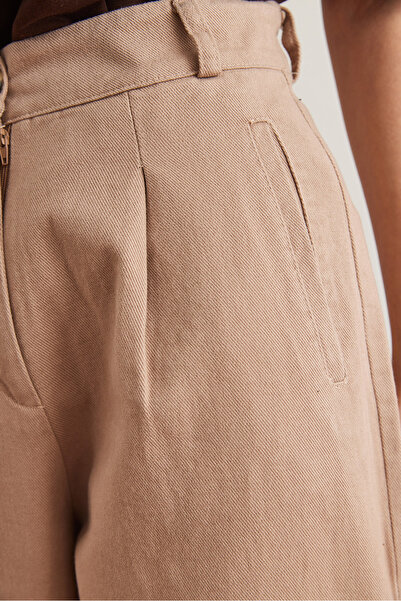 Olalook Women's Camel Leg Snap Detailed Soft Textured Gabardine Carrot Trousers Pnt- 19000319