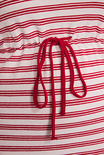 Trendyol Curve Rotes, gewickeltes, gestricktes Kleid in Übergröße