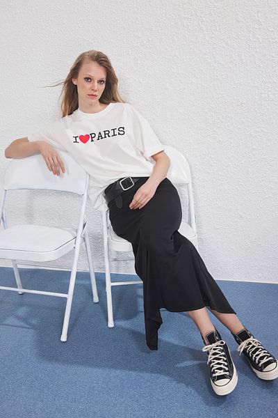 Trendyol Collection Ecru Slogan Printed Oversize/Wide Fit Knitted T-Shirt Twoss25Ts00184