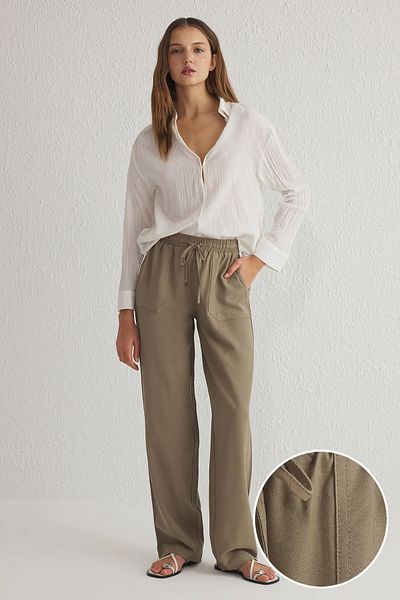 Trendyol Collection Khaki-Jogginghose mit Ederli-Stoff – elastische Taille, Pull-On-Weberei TWOSS25PL00010
