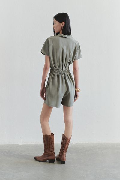Trendyol Collection Limited Edition Khaki Beli Elastischer Reißverschluss Detaillierter Modal-Mini-Overall TWOSS25TU00026