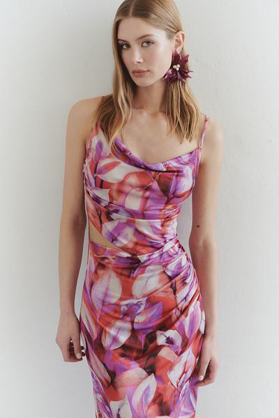 Trendyol Collection Pružné Maxi pletené šaty - Degaje límec a vystřižený detail, Sling, Limitovaná edice Tištěné Twoss25El00478