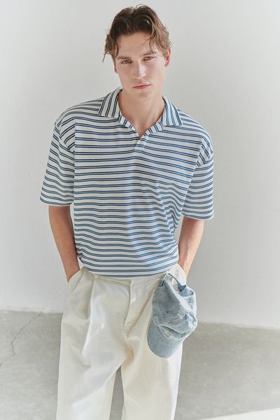 Trendyol Collection Ecrufarbenes, einfarbiges, gestricktes Polokragen-T-Shirt mit Polokragen TMNSS25PO00004