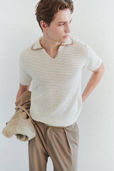 Trendyol Collection Ecrufarbenes, strukturiertes Strick-T-Shirt mit Polokragen – TMNSS25PO00027