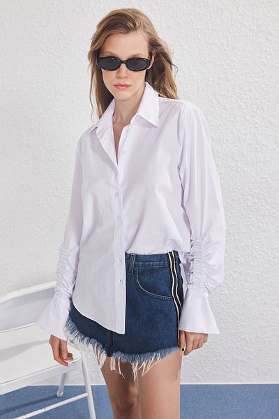 Trendyol Collection Λευκό πουκάμισο με λεπτομέρεια με κορδόνι TWOSS25GO00142