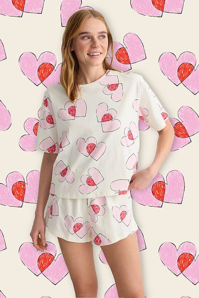 Kolekcia Trendyol Pyžamová súprava Heart Ecru Cotton Shorts - THMSS25PT00067