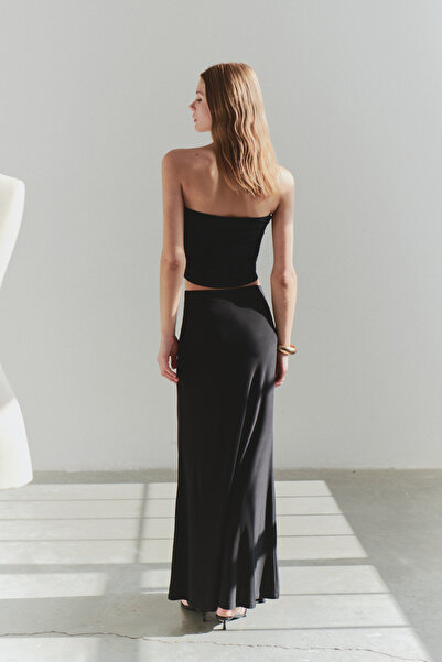 Trendyol Collection Pletená stylová halenka bez ramínek s černým detailem příslušenství Tprss25Bz00032