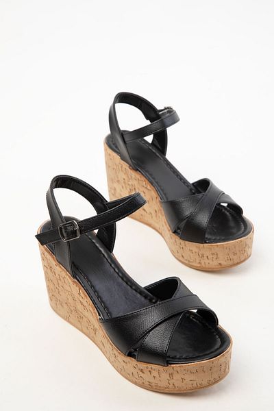 SOHO Schwarze Damenschuhe mit Keilabsatz 20432