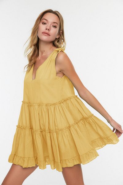 Trendyol Collection Gelbes, weit geschnittenes, gewebtes Mini-Strandkleid aus 100 % Baumwolle mit Rüschen TBESS21EL1247