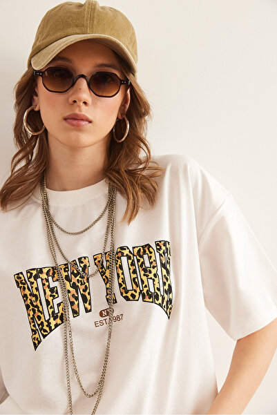 Olalook Γυναικείο μπλουζάκι με άνετη εφαρμογή με 2 κλωστές με στάμπα New York White Leopard TSH- 19000849