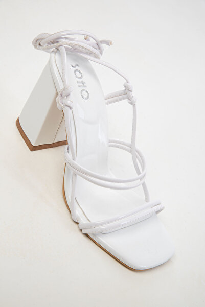 SOHO Fehér lakkbőr női klasszikus sarkú cipő 20363