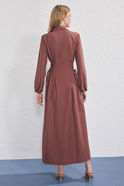Trendyol Modest Hnědé šněrovací detailní tkané šaty TCTSS25EB00141