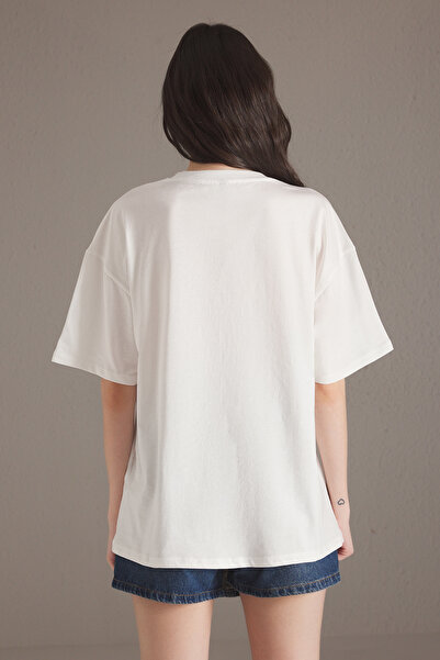 Trendyol Collection Πλεκτό μπλουζάκι από 100% χοντρό βαμβάκι Oversize/Φαρδύ τύπωμα TWOSS25TS00166