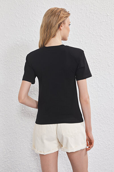 Trendyol Collection Regular Mold Knitted T-Shirt with Black Padding Shapes Twoss25Ts00185