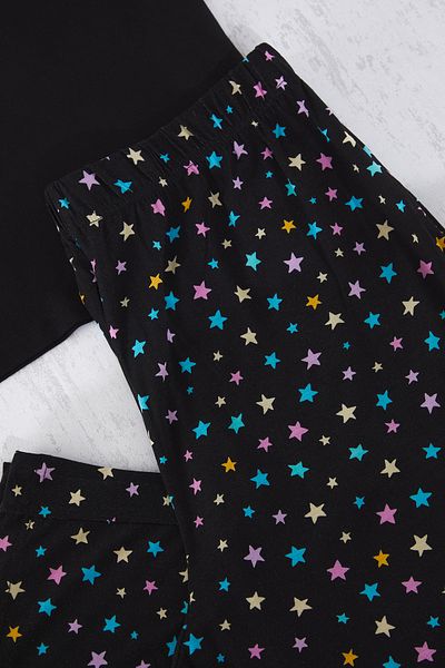 Trendyol Curve Schwarzes Capri-Pyjama-Set mit Teddybär- und Sternmuster und V-Ausschnitt TBBSS25AI00068