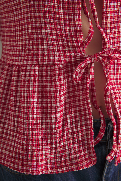 Trendyol Collection Rote Schnürung mit Gingham-Muster, genau wie die ärmellose, dehnbare Strickbluse