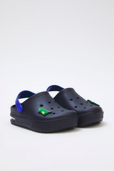 TRENDYOL SHOES Sötétkék világító krokodilfigurás fiú EVA szandál papucs