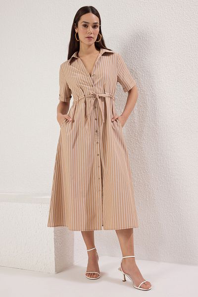 Trendyol Collection Καφέ ζωσμένο ριγέ φόρεμα σε γραμμή Α μίντι TWOSS25EL00647