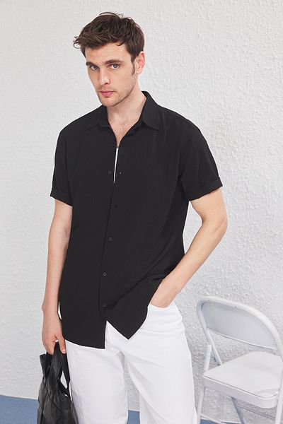 Trendyol Collection Черна широка ежедневна мъжка риза с нормална кройка TMNSS25GO00076