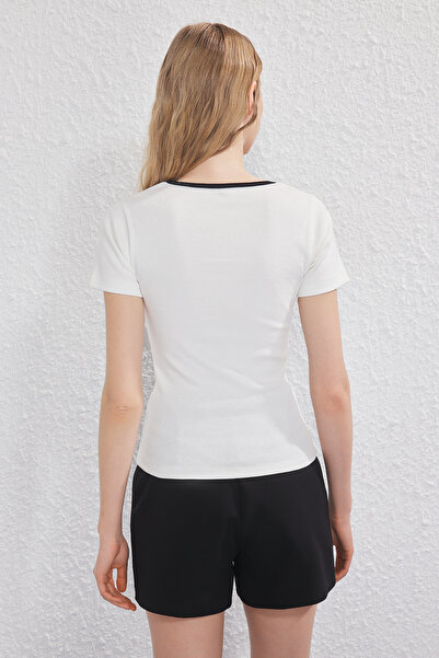 Trendyol Collection Ecru Contrast Piping Detail Heart Neck Body Fitted Corded Blouse