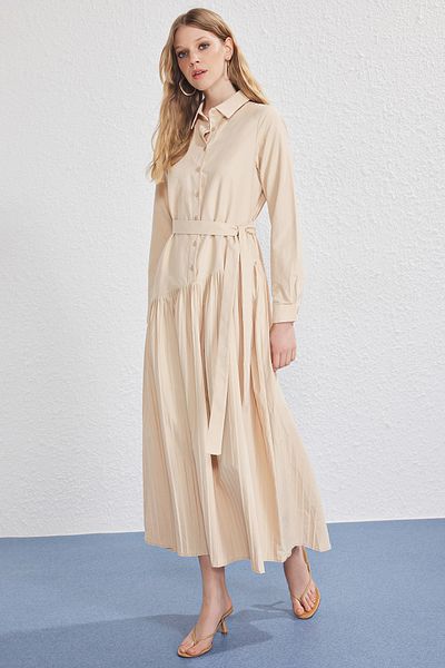 Trendyol Modest Gewebtes Kleid aus plissiertem Popeline mit Steinen TCTSS25EB00139