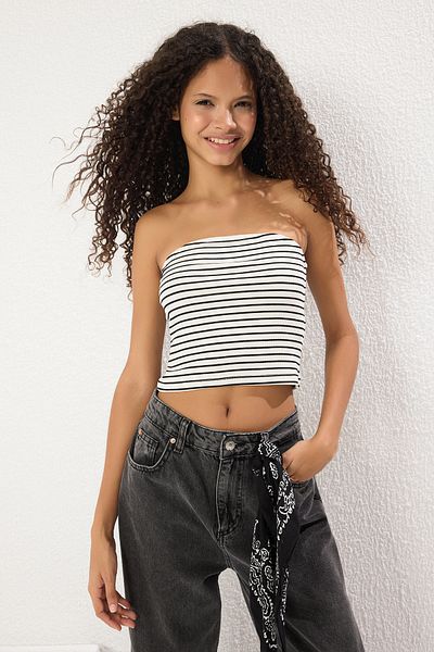 Trendyol Collection Комплект от 2 вталени къси бюстиета с гъвкава плетка в черно-бяло TWOSS25BS00005