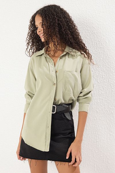 Trendyol Collection Mintfarbenes 100 % Tencel-Jeanshemd – TWOSS25GO00121