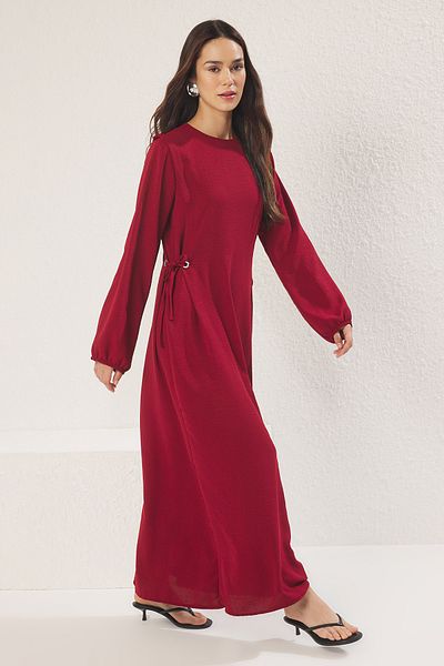 Trendyol Modest Burgunderrotes, seitlich geschnürtes, elastisches Aerobin-Webkleid mit Ärmelendetail TCTSS22EB00104